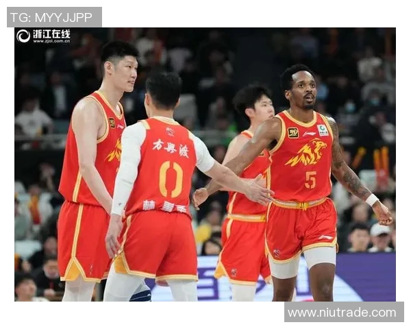 广东宏远大胜新疆队，获得CBA常规赛八连胜，成为豪强劲敌