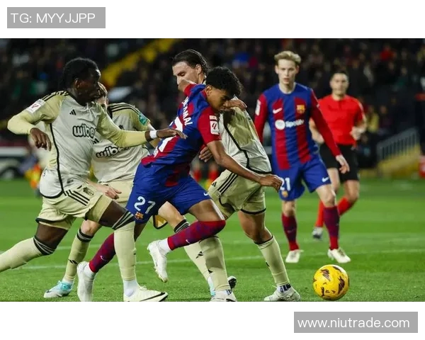 近日，欧冠第二轮小组赛展开激烈角逐，巴塞罗那力克皇家马德里取得关键胜利